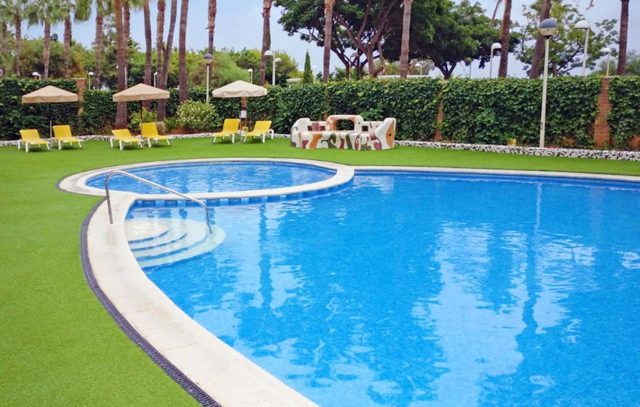 Apartamento De 3 Dormitorios, 1º Línea De Playa En Marina D´or *